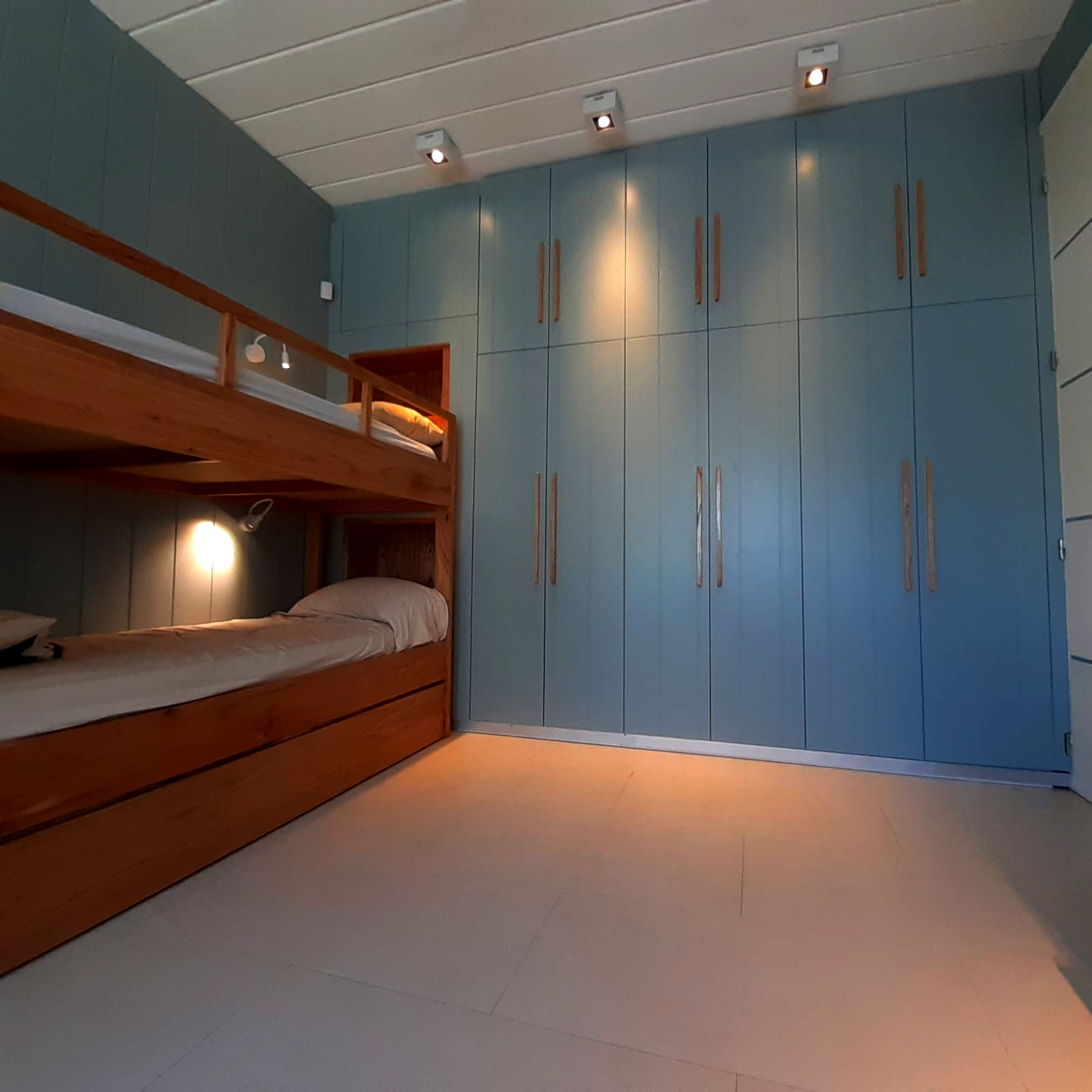 Dormitorio de la Línea Lacquered-Polished